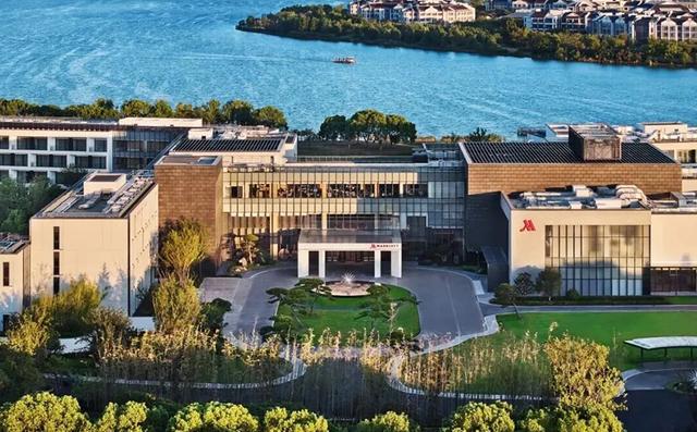 周末微度假去哪儿？首选阳澄湖半岛体验“满澄尽啖黄金甲”秋日超燃狂欢