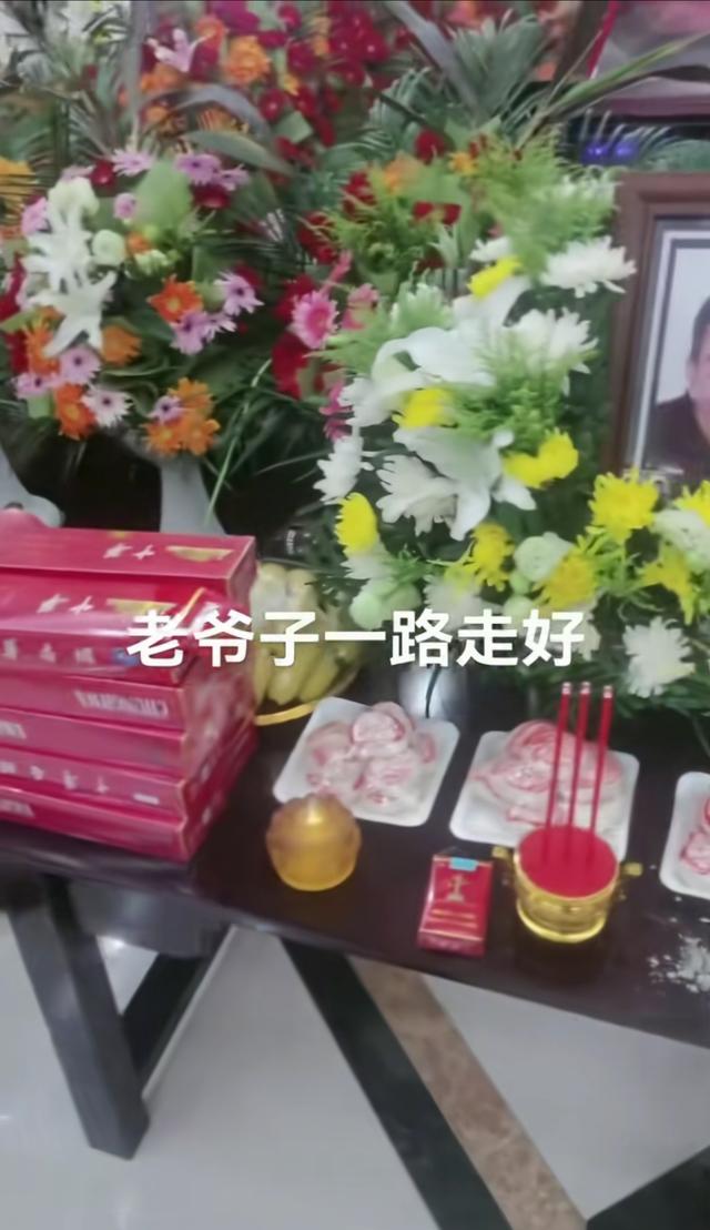 杨少华豪华灵堂曝光，中华烟成堆，生前账号1分钟视频报价超3万