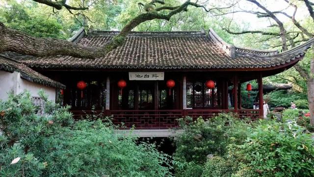 花车巡游、半价游园……上海旅游节开启全城欢乐盛宴→