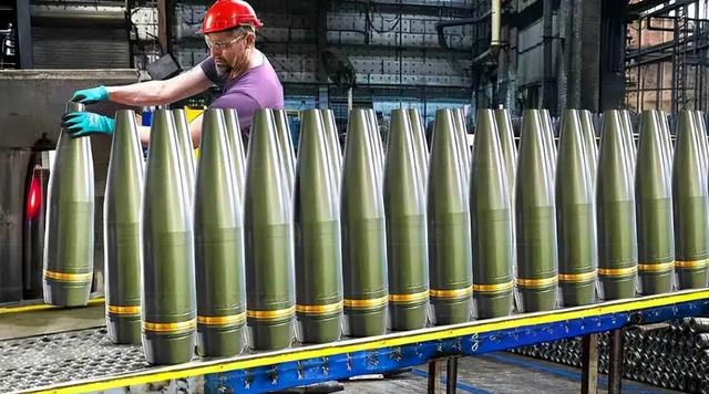 北京大阅兵后，外媒收到最新情报，美国为中国准备了12个秘密武器