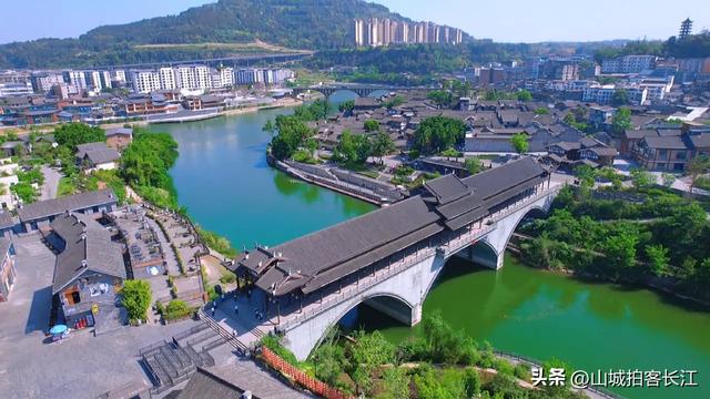 四川反差感很大的地级市，人均GDP垫底，但却拥有秀美之城的头衔