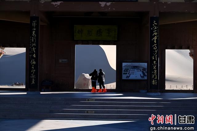 敦煌前10个月旅游接待超2300万人次