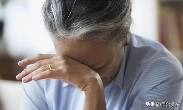 抑郁患者越来越多，医生提醒：宁可出门散散步，也别做这3件事