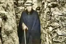 1954年，67岁蒋介石最后一次踏上大陆时留影，当时久久不愿离去图片