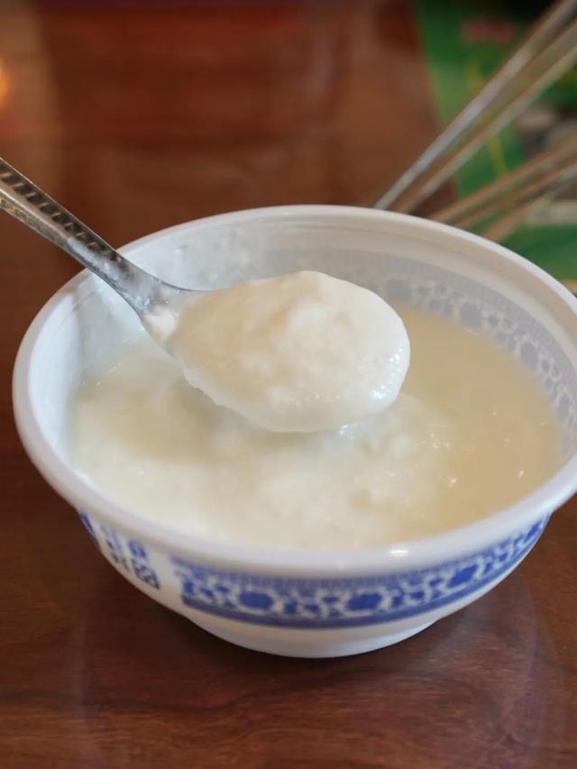 乌鲁木齐的劳动街，是由小炒、烧烤和夏夜晚风组成的