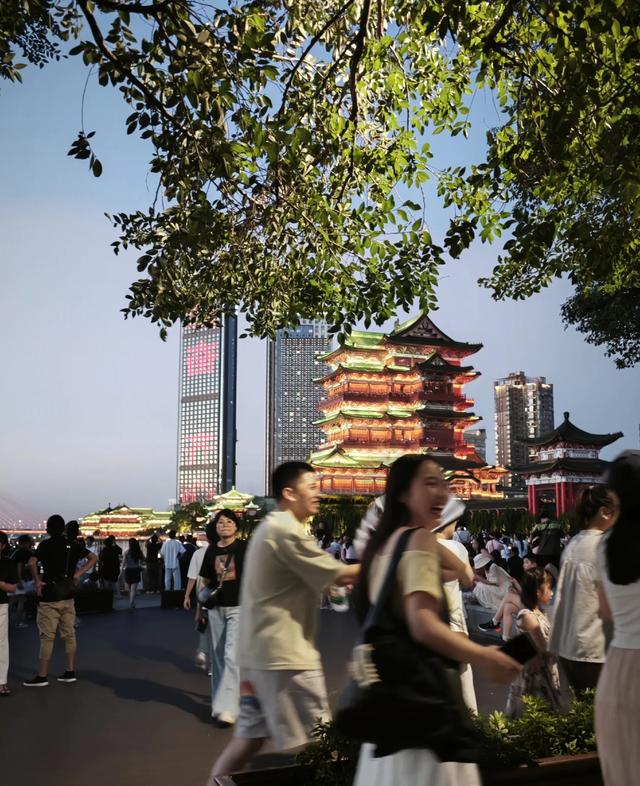 南昌深度游第二天，为什么非得去滕王阁，滕王阁有什么