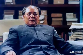 1989年古月受邀参加国宴，上将杨白冰打个招呼，吓得他连忙起身图片