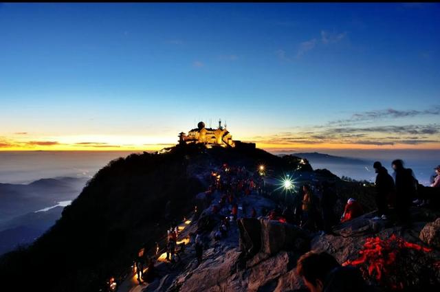 “岱”您观岳丨泰山云海日出封神了！冬天的山，居然能美成这样？