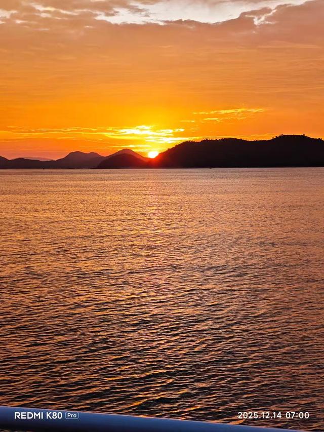 到沙头角看海上日出