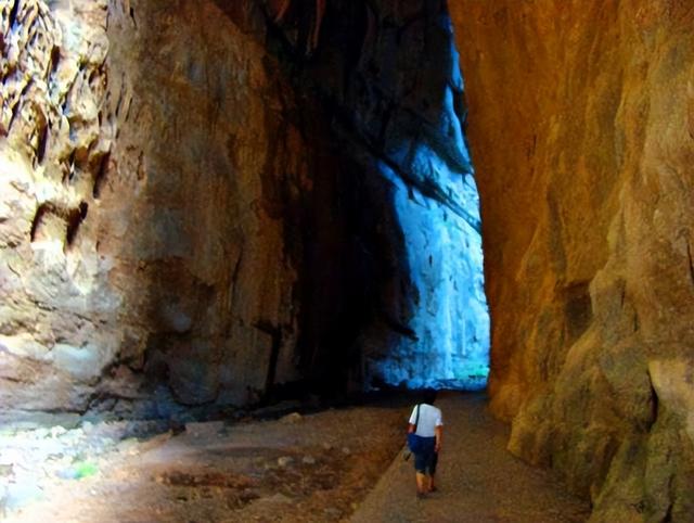 重庆旅游：难忘探寻武隆天坑的神奇（图）