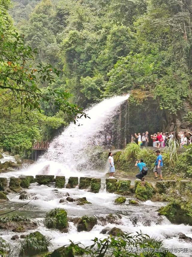 小七孔景区的瀑布和水石森林
