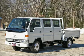 三排座“大头车”，六个车门，能拉九个人，来自丰田图片