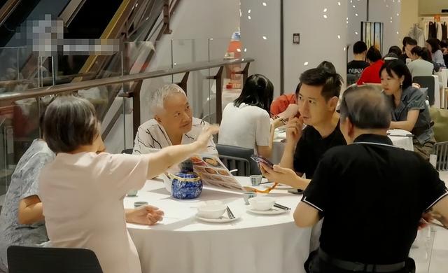 十一当天大量外国游客涌入上海，打着旅游“幌子”，实则另有目的