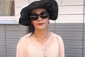 大无语！55岁海归女博士征婚要求180万彩礼，还要两个保姆图片