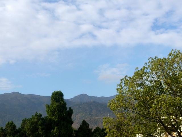 站在同一个地方，想看到不一样的风景，那就请抬头——