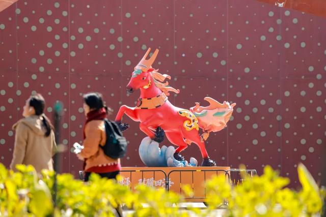 “骐骥泽泽”亮相东海四朵金花广场，等你来打卡！