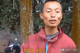 母亲狠心弃子26年，穷困潦倒回来认亲，调解员被骂惨了图片