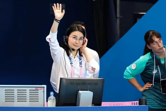 不装了！结婚10年后，章泽天彻底跟刘强东翻脸，郭晶晶当初没说错