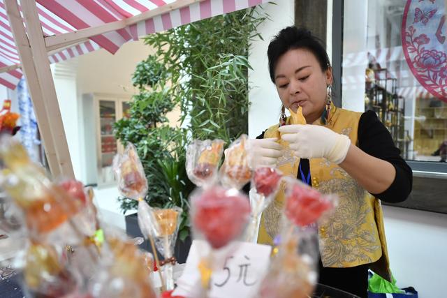 把水乡古镇“搬进”商圈！江南水街开街迎客 打开消费增长新空间