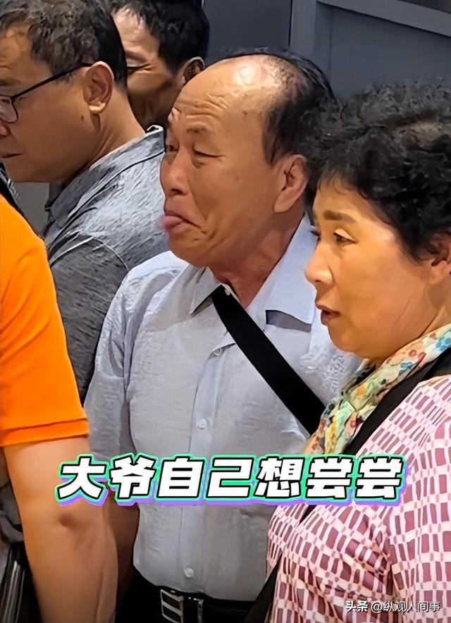 领韩国旅游团参观中国菜市场：试吃乱瞟还不好意思，水果买几十斤