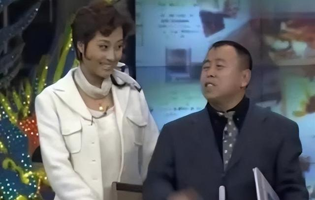 她曾5上春晚，有一生理缺陷却因此成名，丈夫去世后无奈淡出舞台