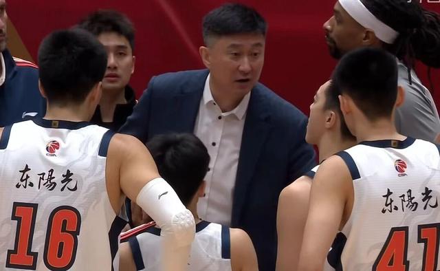 山东男篮力擒北京，上海八连胜登顶，山西辽宁三连胜 CBA排名大变