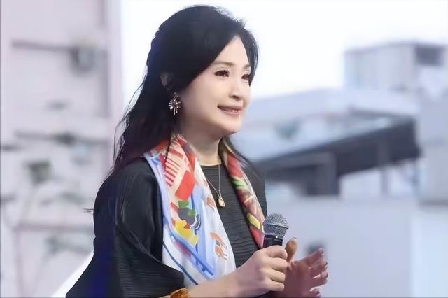 方季惟：25岁患上癌症遭公司吸血，56岁仍是处女，不遗憾也不寂寞