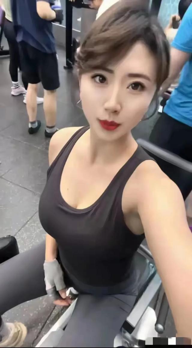 辽宁健美冠军，吴丹，前凸后翘的完美身材：写真欣赏