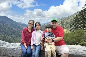 河南90后姑娘带娃嫁给美国大叔，婚后住农村地下室，儿子吵着怕黑图片