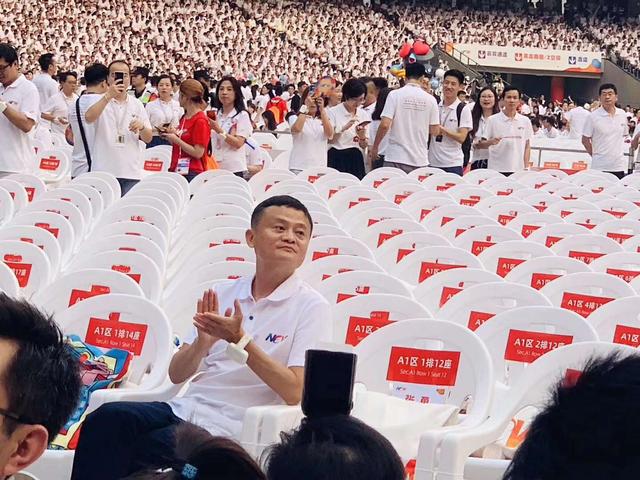 马云61岁了，用61张照片看他一路走来的故事！（真的感慨万千）