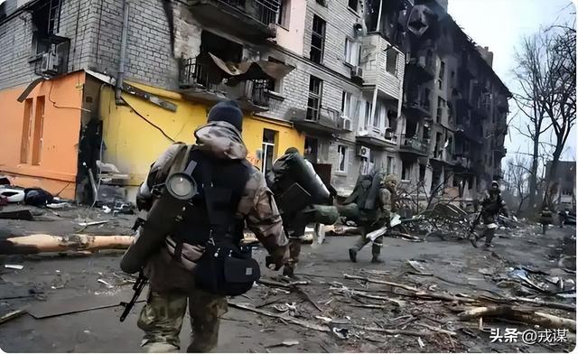 俄士兵被逼互殴至死！士兵遭坑杀还交保护费，1.2万投诉没人管？