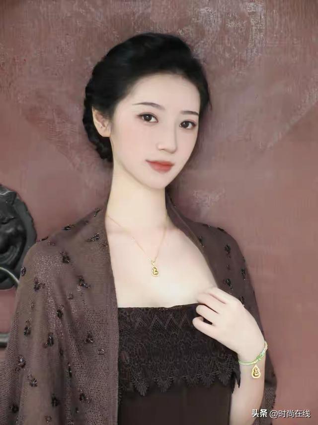 福建一校花，165cm身高清丽出尘，貌美如花，倾国倾城