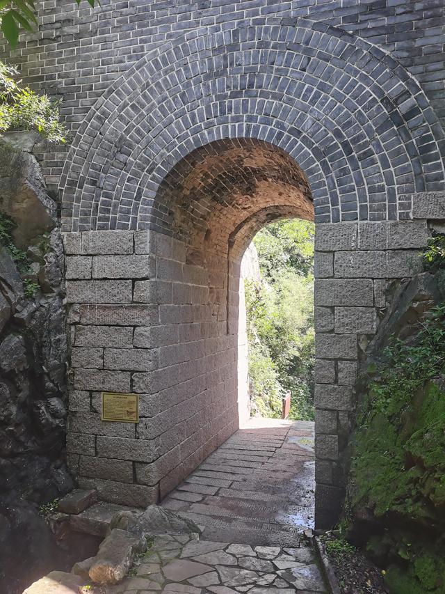 长城青山关初秋晨景