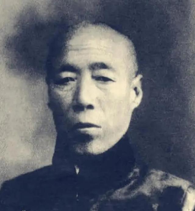 北京挖出大太监李莲英之墓，开棺后，考古人员被吓得浑身发抖