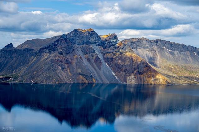 长白山天池的水来自于哪里？真的是来自青藏高原吗？有啥科学解释