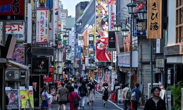 中美日上半年GDP差距断崖，美国15万亿，日本2.11万亿，中国呢