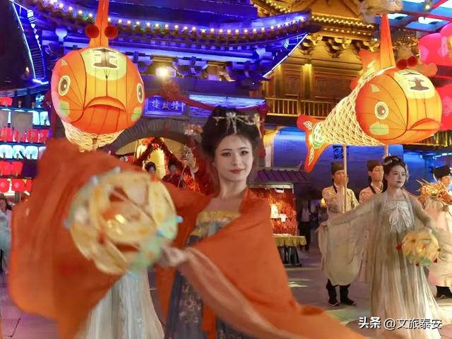惊艳！大宋不夜城「宋潮幻夜」亮灯启幕！谁看到这种 “超现实梦境” 都会迷糊！