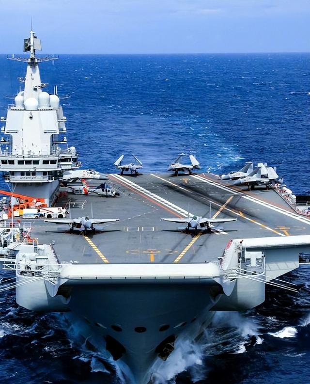 中美法航母对比一天跑多远：美国1335公里，法国1200公里，中国呢
