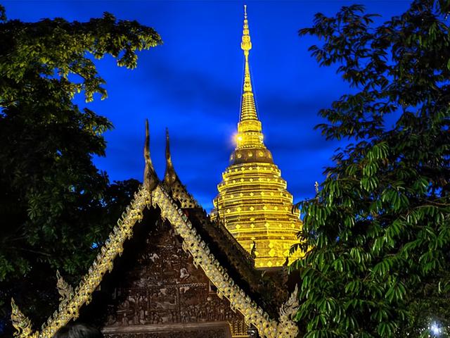 泰国旅游：日逛艺术村 夜游素贴寺（图）