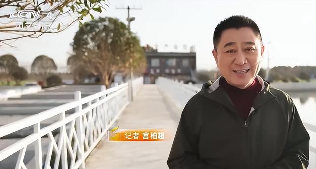 他是央视金牌主持人，57岁才结婚，娶北师大教授，气质高贵还漂亮