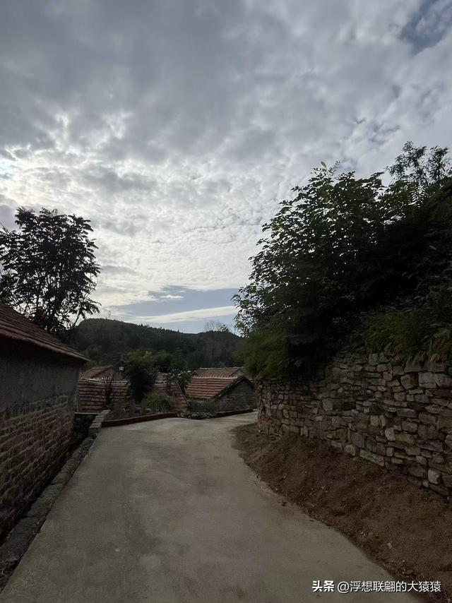 莱芜苗庄有一座隐在山坳里的古村：陡峪