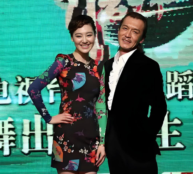讨好大佬，陪睡上位，遭央视“开除”，她身上的标签哪个才是真的