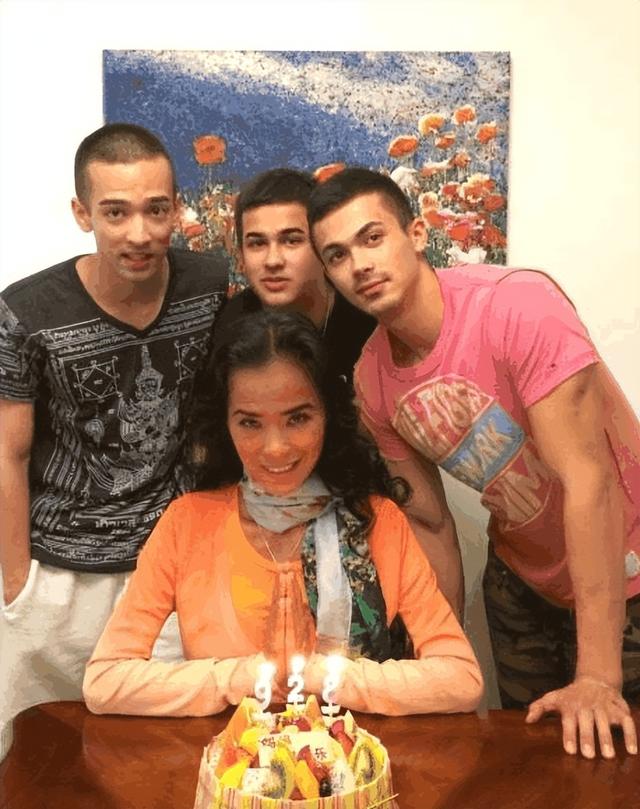 62岁韦唯现状：脊柱断裂已恢复，前夫已死，3个混血儿子回国相伴