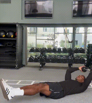 哑铃腹部训练：每天坚持100次，虐出钢铁腹肌！