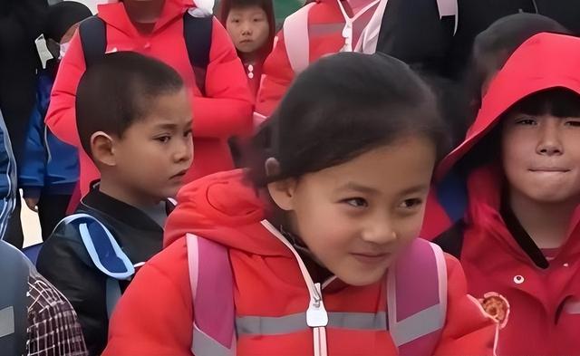 后不后悔？宁夏那个一笑成名拒绝百万签约的小女孩，现在成了这样