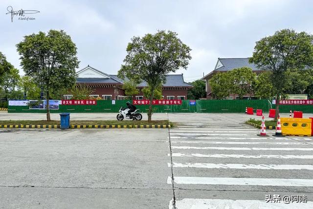 各地都应该向湖北学习，摩托车领卡上高速，享受正常的路权