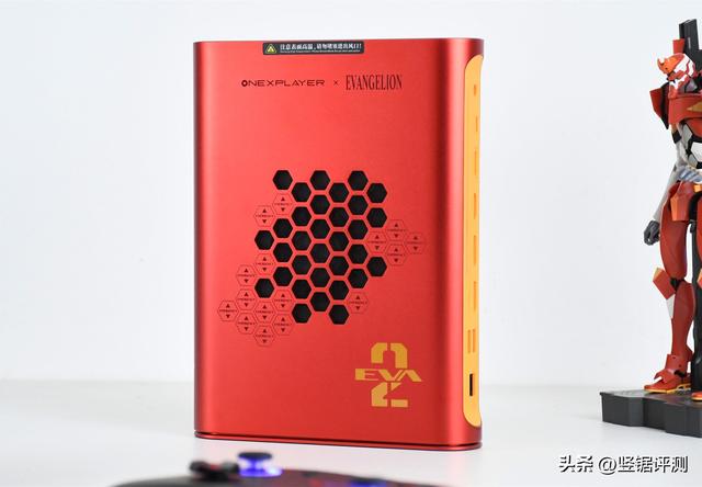 国产“便携式”显卡上手简评：搭载AMD 7800M独显，丰富接口设计