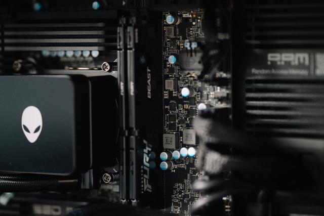 Alienware外星人Area-51台式机评测：游戏天花板体验是什么样？