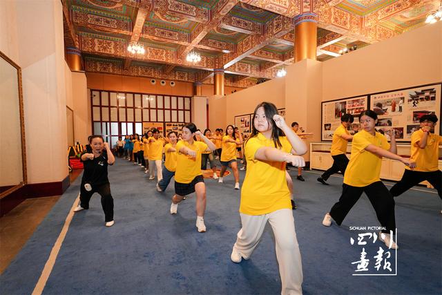 寻根中华·行走天府 | 看故居、观大佛、学武术，周边国家华裔青少年“寻根”四川精彩继续