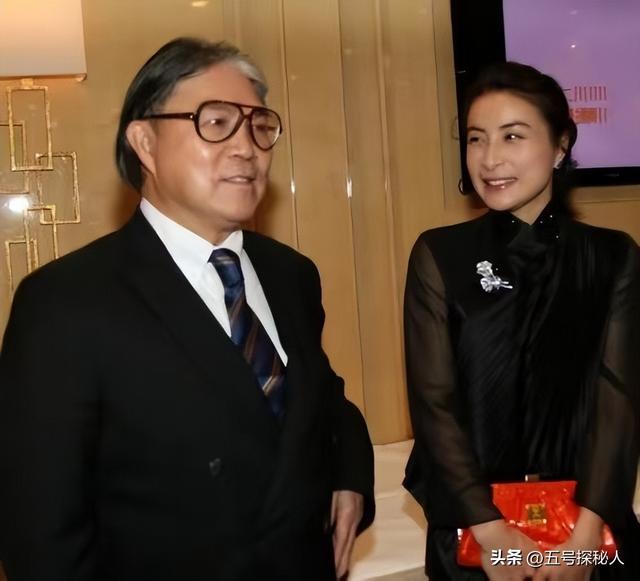 霍震霆没想到，44岁儿媳郭晶晶再次官宣喜讯，让整个阔太圈沉默了